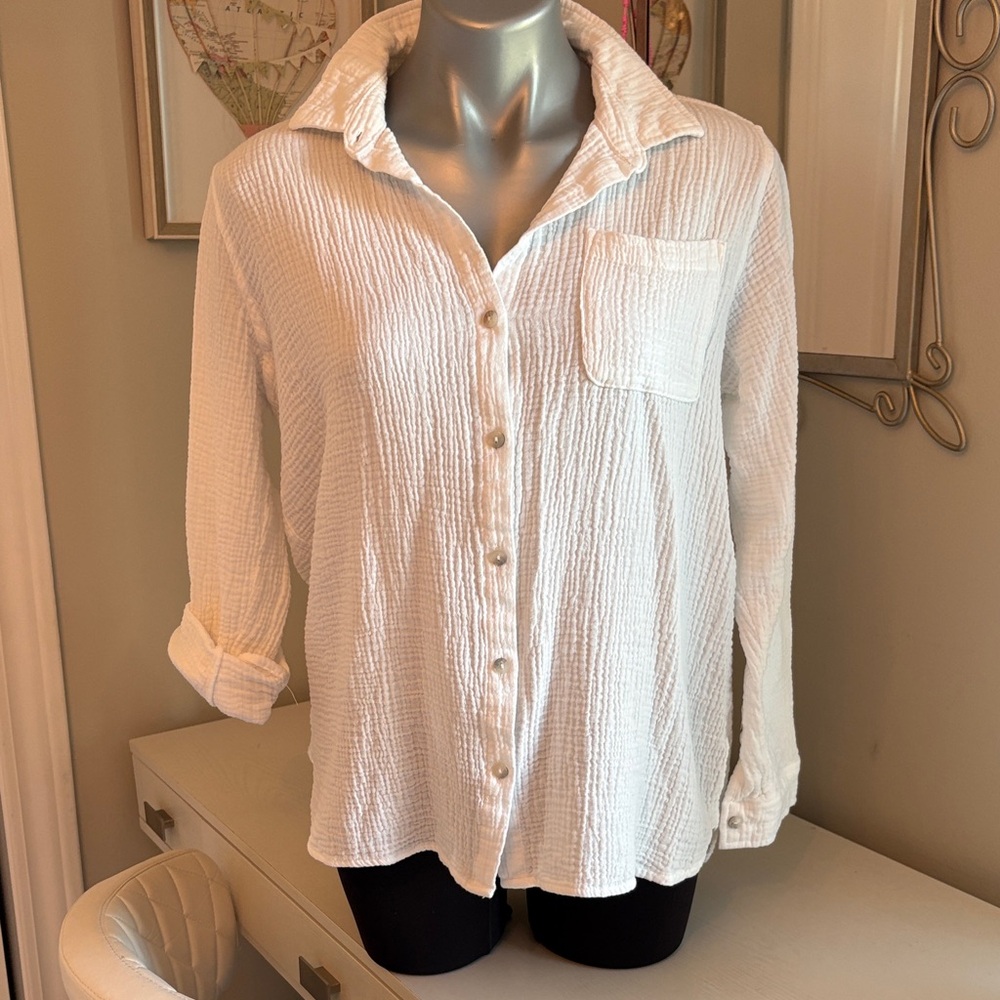 Jessica Simpson Textured White Button-Down Shirt